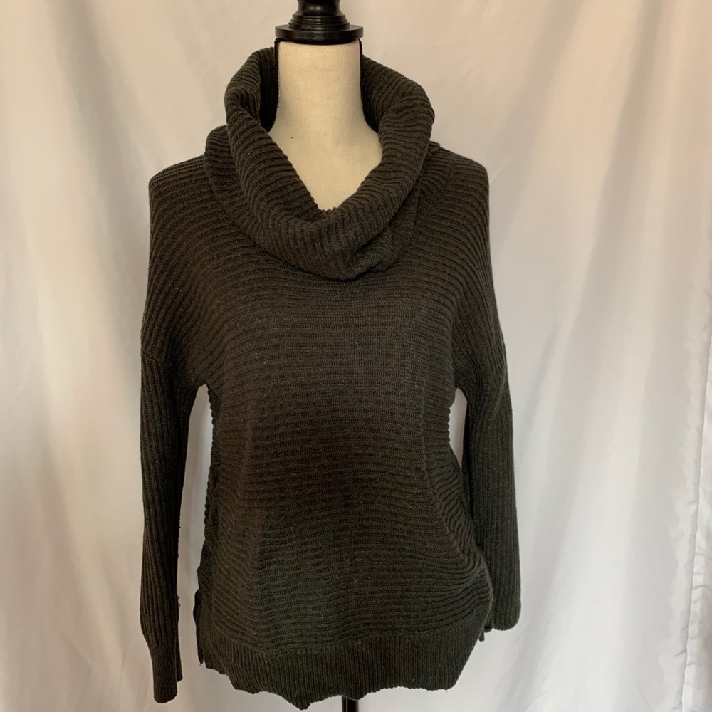 Turtleneck with ties on the side